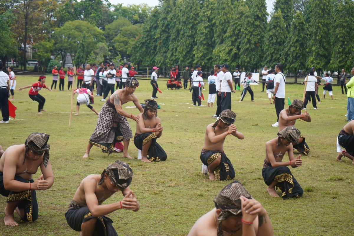 Megoak-goakan sendiri adalah seni tari tradisional yang diubah menjadi permainan tradisional dari Desa Panji, Kecamatan Sukasada, Buleleng