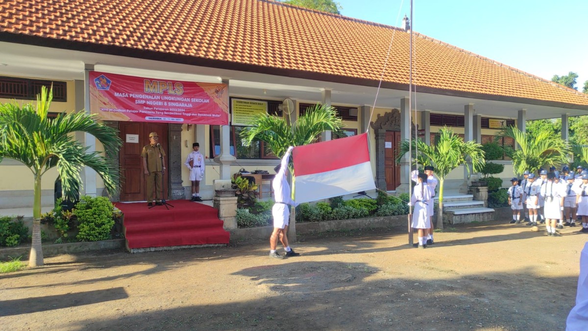 Suasana kegiatan MPLS di SMPN 8 Singaraja