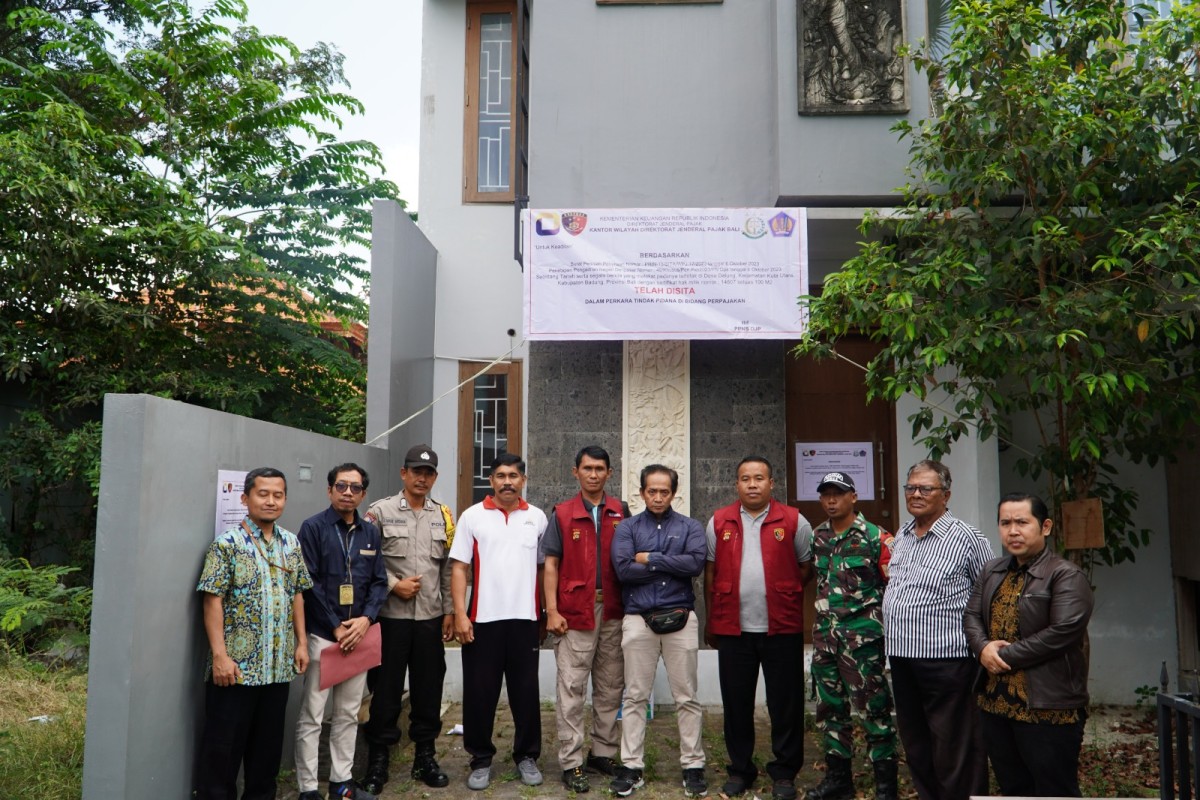 Kanwil DJP Bali Bersama Korwas Ditreskrimsus Polda Bali Sita Rumah Tersangka Pidana Pajak di Dalung
