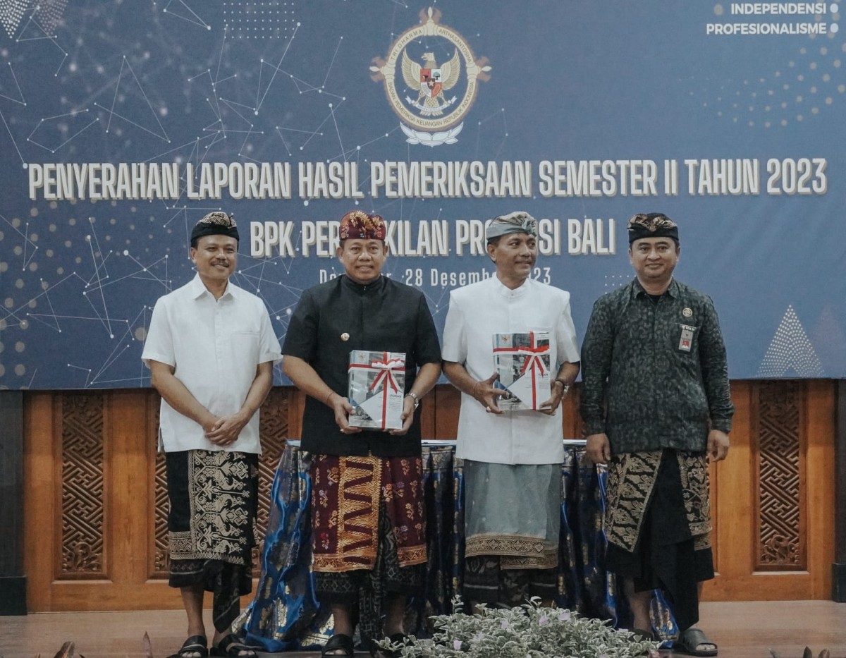 Pj Mahendra Jaya Terima LHP Semester II Tahun 2023 Dari BPK RI ...