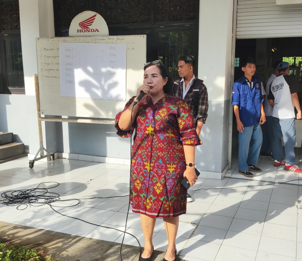 Ketua Panitia Peringatan HUT ke-38 SMK Rekayasa Denpasar, Desak Made Satriana