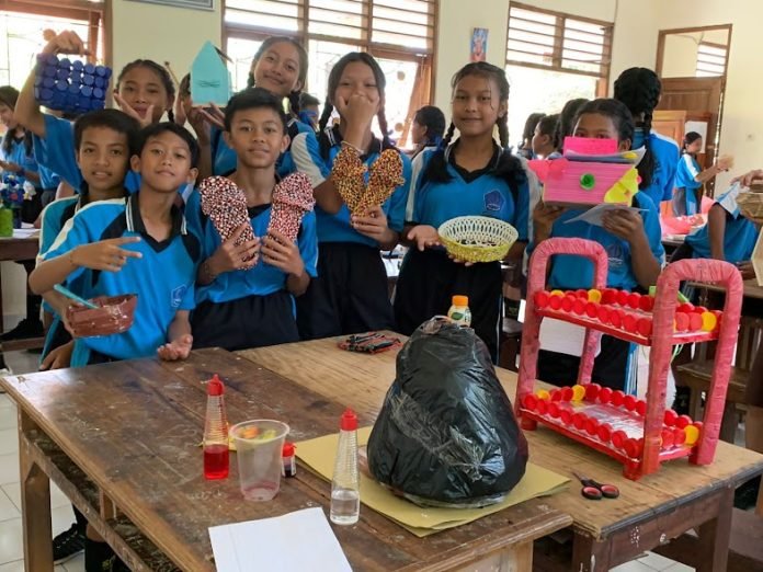 SMPN 7 Singaraja Ajak Siswa Cintai Lingkungan Hidup Melalui Ekstrakurikuler