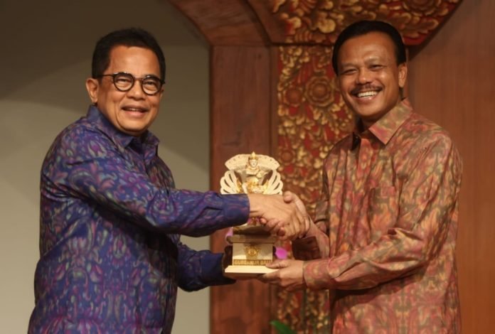 Sekretaris Daerah Provinsi Bali, Dewa Made Indra saat bersama Sekretaris Jenderal DPR RI, Indra Iskandar pada Senin malam 12 Februari 2024