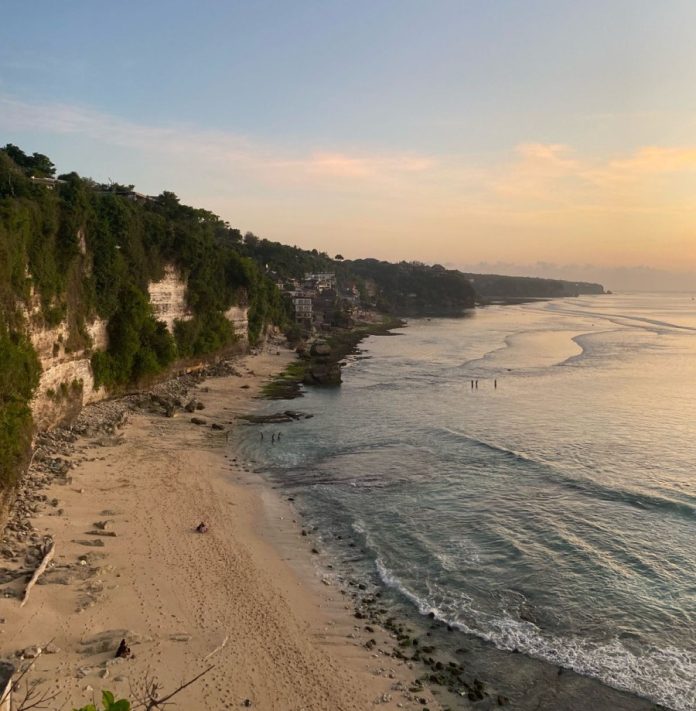 Keindahan pantai Cemongkak yang terletak di Desa Pecatu, Kecamatan Kuta Selatan, Kabupaten Badung