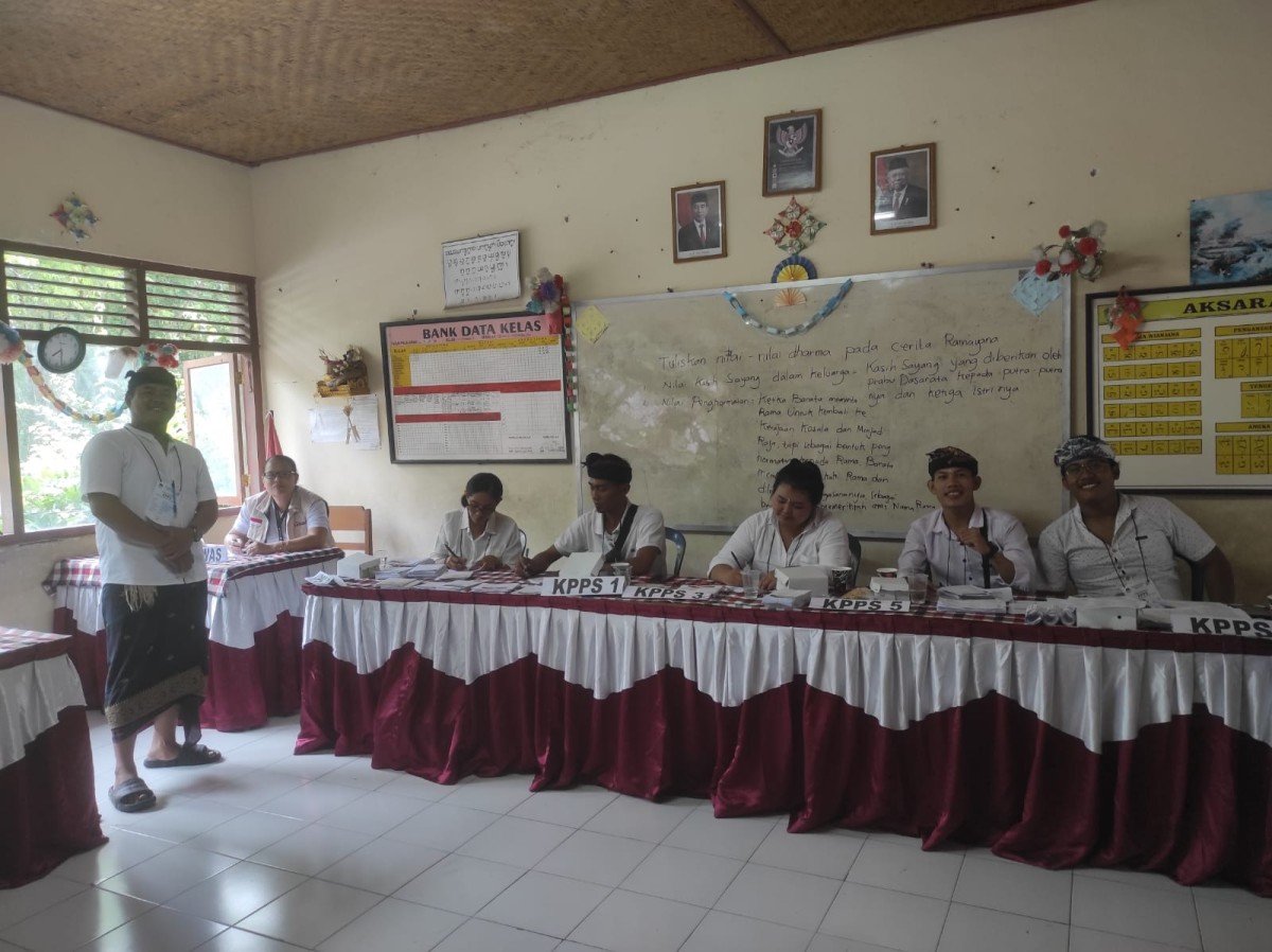 Petugas KPPS Desa Jinengdalem