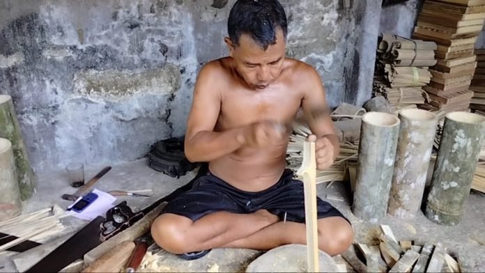 Pelaku Usaha Sangah Penjor Mulai Kebanjiran Pesanan Jelang Galungan