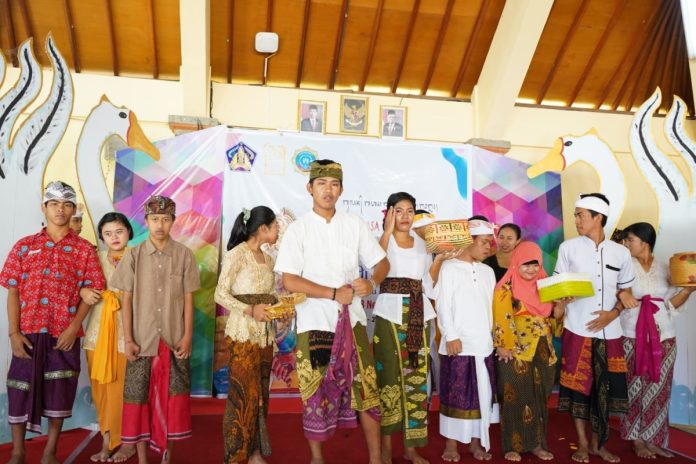 Para Siswa SLB Negeri 2 Buleleng Bersinar dalam Lomba Budaya Bali