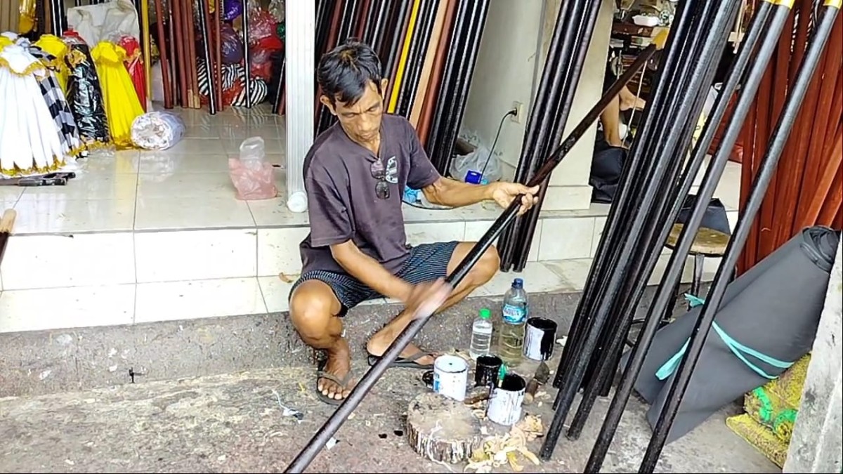 Jelang hari raya Galungan beberapa pelaku usaha kebagian rezeki terutama di Desa Mengwi Tani, Kabupaten Badung