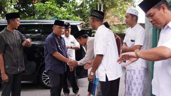 Bupati Jembrana Ajak Warga Desa Cupel dan Pengambengan Buka Puasa Bersama