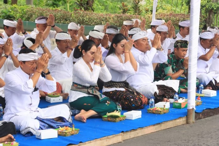 Bupati Tamba Hadiri Upacara Tawur Kesanga Sambut Hari Raya Nyepi