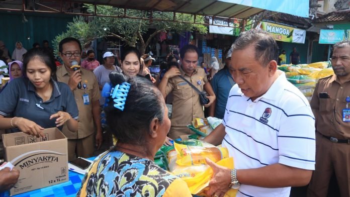 Warga Melaya Antusias Sambut Pasar Murah Pemkab Jembrana