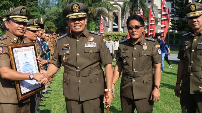Mahendra Jaya Berharap Satpol PP dan Satlinmas Membantu Sukseskan Pembangunan Daerah