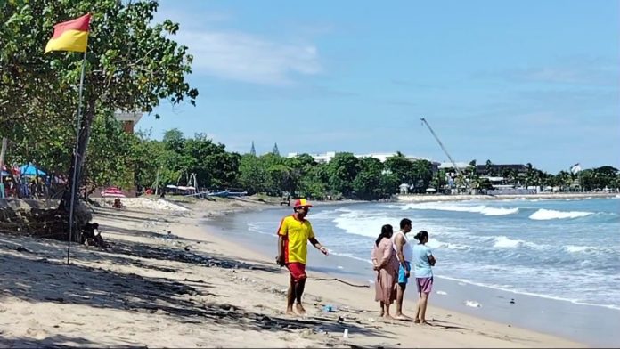 Ombak Tinggi, Balawista Kuta Siagakan Anggotanya