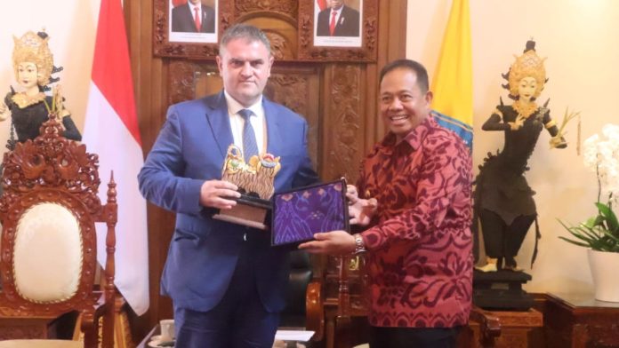 Pj. Gubernur Bali S.M. Mahendra Jaya menerima kunjungan Duta Besar Rumania untuk Indonesia H.E. Mr. Dan Adrian Balanescu