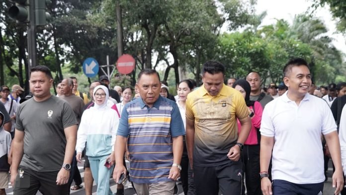 Ribuan Warga Meriahkan Jalan Santai Peringatan Tiga Tahun Kepemimpinan Tamba-Ipat di Kota Negara