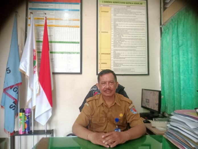 Ketut Ngurah Yasa, S. Pd., M. Pd, Kepala Sekolah SMPN 5 Singaraja, Senin, 4 Maret 2024 saat menjelaskan bahwa rancangan sistem ini, yang melibatkan kolaborasi dengan guru TIK.