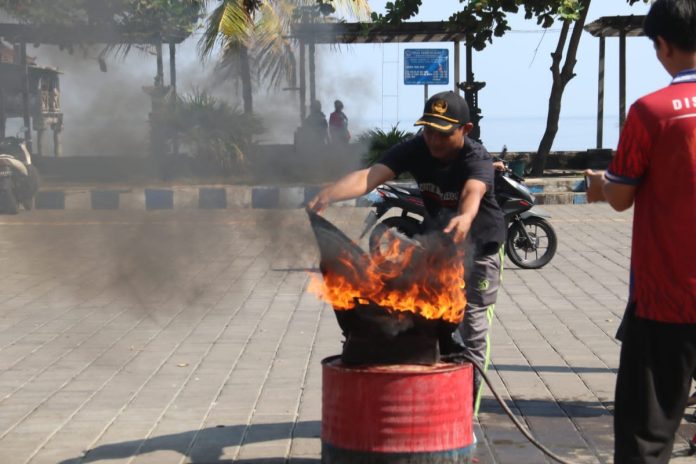 Damkar Buleleng Dorong Relawan untuk Tangani Kebakaran Awal dengan Efektif