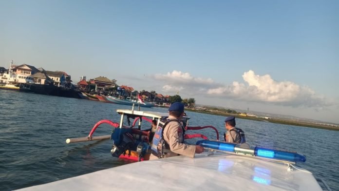 Jaga Keamanan Polisi Lakukan Patroli Perairan di Sanur Memasuki Libur Lebaran