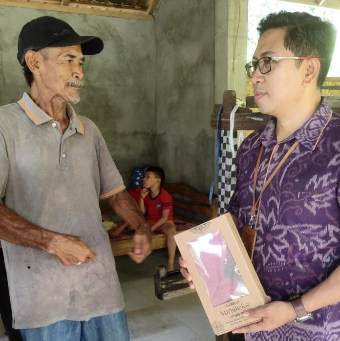 Ketut Kanta Seorang Perintis Kelompok Usaha Kain Tenun Bengkala yang Berdayakan Kaum Difabel