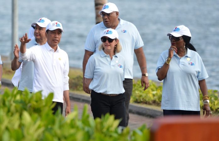 Presiden Joko Widodo Sambut Pimpinan Negara Peserta KTT WWF saat mengunjungi Tahura Ngurah Rai