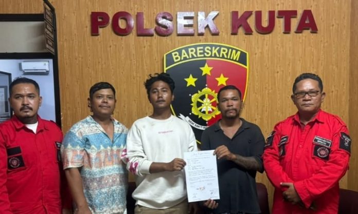 Kepolisian dari Polsek Kuta membawa korban serta pelaku ke Mako Polsek untuk dilakukan mediasi