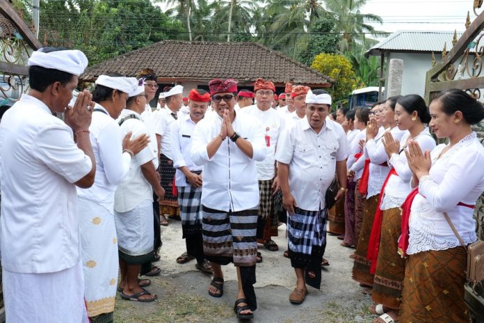 Bupati Tabanan Hadiri Upacara Pemelaspasan Kayangan di Desa Gadungan