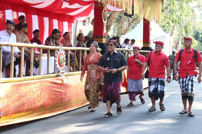 Bupati Tabanan, Dr. I Komang Gede Sanjaya, S.E., M.M hadiri pelaksanaan Peed Aya (Pawai) Pembukaan PKB (Pesta Kesenian Bali) XLVI Tahun 2024