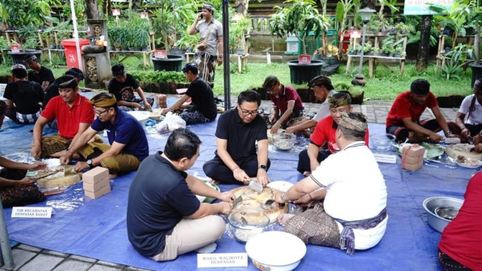 Meriahkan Bulan Bung Karno ke-VI, Kecamatan Denpasar Barat Adakan Lomba Ngelawar
