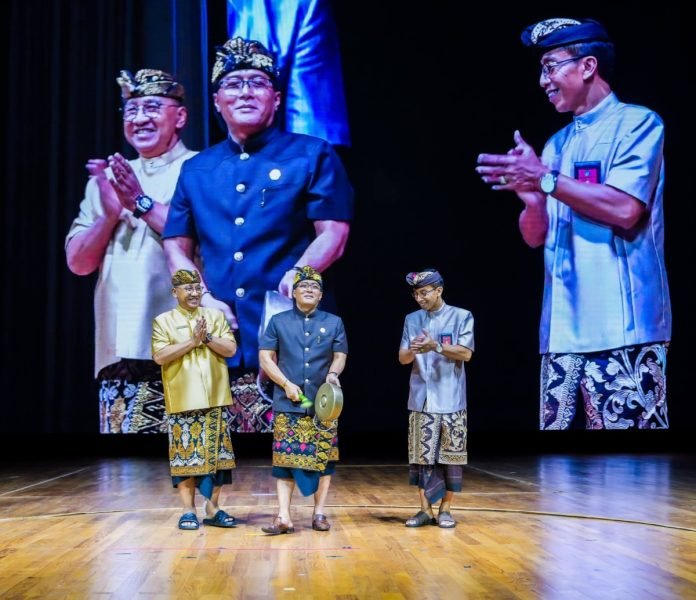 Bupati Nyoman Giri Prasta saat menghadiri sekaligus membuka PKB Ke-46 Kabupaten Badung di Balai Budaya Giri Nata Mandala, Puspem Badung, Kamis (6/6).