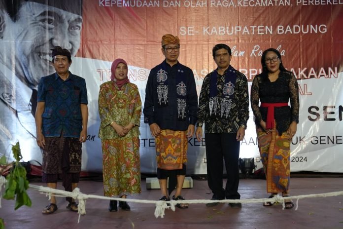 Wabup Ketut Suiasa bersama Kadis Kerpus Ni Wayan Kristiani saat menghadiri Peringatan Haul Bung Karno di Kota Blitar, Jawa Timur, Selasa 11 Juni 2024.