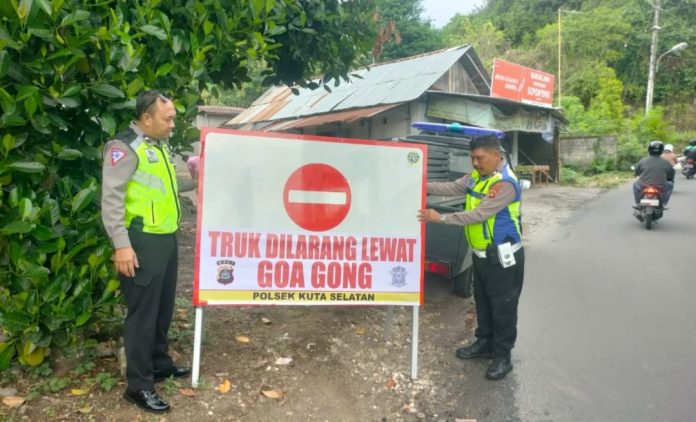 Ini Alasan Polisi Larang Truk Melintasi Tanjakan Goa Gong