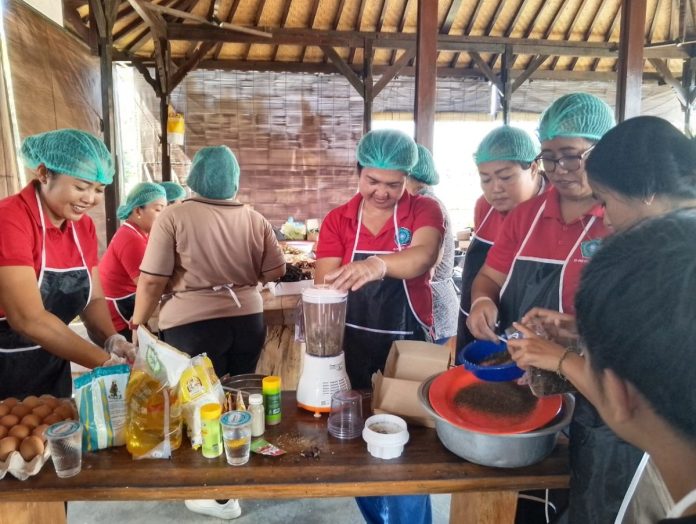 Akademisi FP Unwar Dorong Ibu RT Manfaatkan Kulit Buah untuk Zero Waste