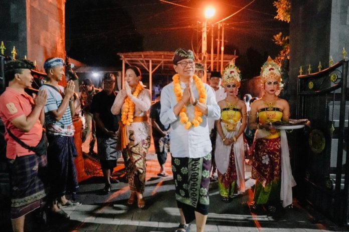 Wakil Bupati Badung I Ketut Suiasa saat menghadiri puncak HUT ST. Swakarya Ke-53 Banjar Keraman, Desa Abiansemal, Kecamatan Abiansemal, Sabtu (20/7).