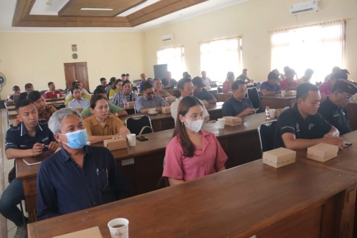 Suasa pada rapat koordinasi terkait distribusi pupuk bersubsidi yang digelar di ruang pertemuan Dinas Pertanian Kabupaten Buleleng, pada Kamis, 4 Juli 2024.