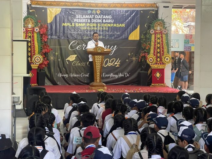 Pembukaan MPLS di SMP PGRI 5 Denpasar Berlangsung Meriah