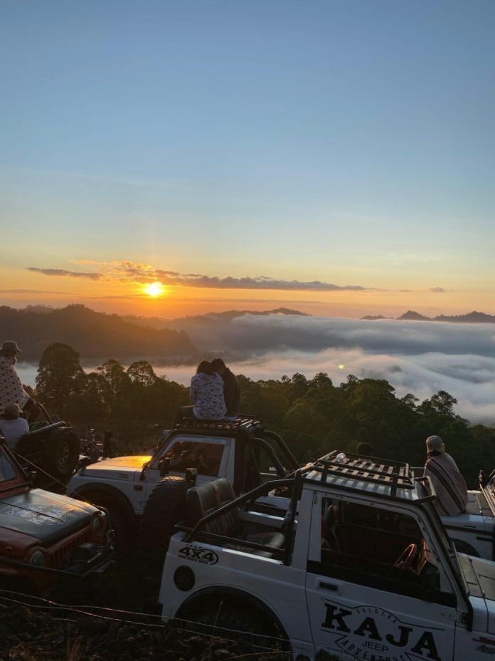 Jeep Tour Sunrise Gunung Batur, Petualangan Seru dan Pemandangan Memukau