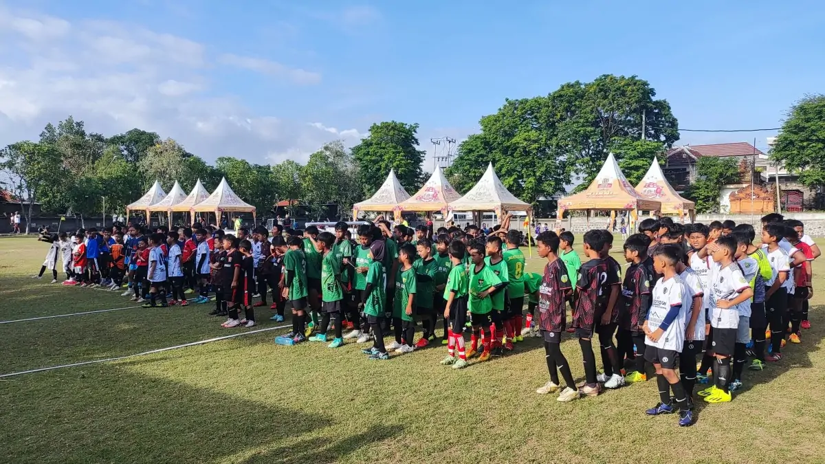 Turnamen sepak bola Blimangde Gotong Royong Cup sukses digelar dengan melibatkan 67 Sekolah Sepak Bola (SSB) dari berbagai daerah
