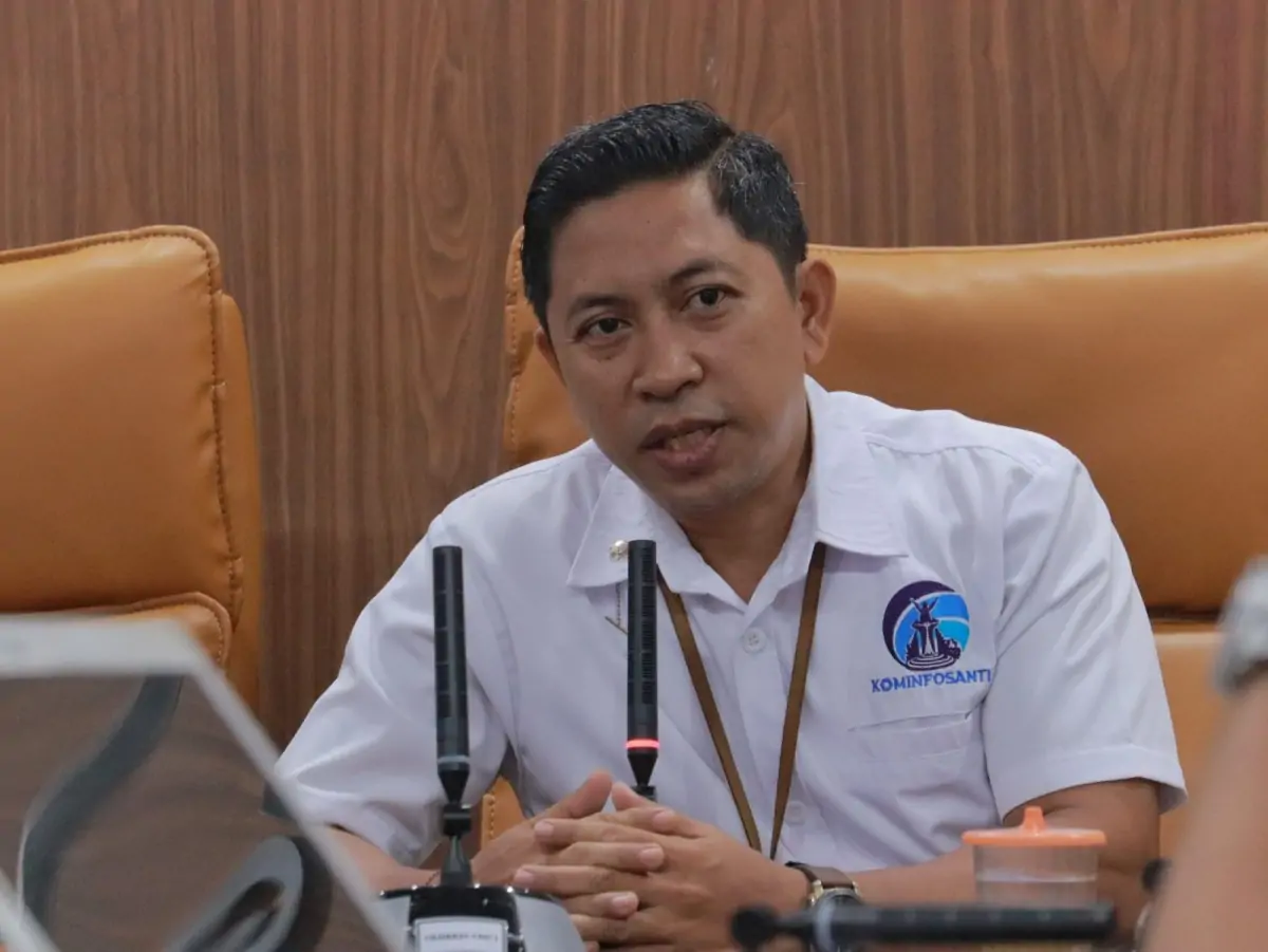 Kepala Kominfosanti Buleleng, Ketut Suwarmawan, memastikan jaringan internet di setiap TPS aman untuk mendukung pelaksanaan Pilkada 2024.