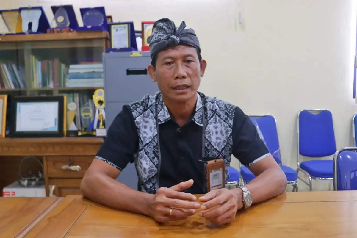 Nyoman Budiastawan, Plt. Kepala Dinas Kesehatan Kabupaten Buleleng, saat ditemui Jumat, 10 Januari 2025.