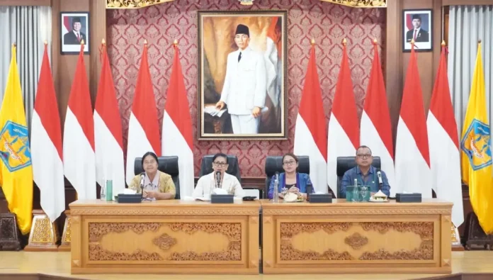 Duta PSBS PADAS Ibu Putri Suastini Koster, kembali menekankan pentingnya peran aktif seluruh masyarakat dalam pengelolaan sampah