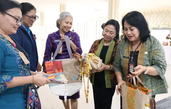 Perempuan Denpasar Unjuk Kreativitas di Penutupan Pelatihan Tas 'Si Putri'