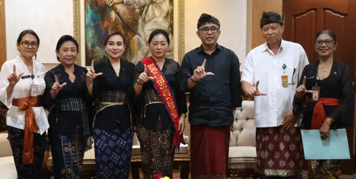 Wali Kota I Gusti Ngurah Jaya Negara secara resmi mengukuhkan Ny. Sagung Antari Jaya Negara sebagai Bunda Literasi Kota Denpasar periode 2025–2030