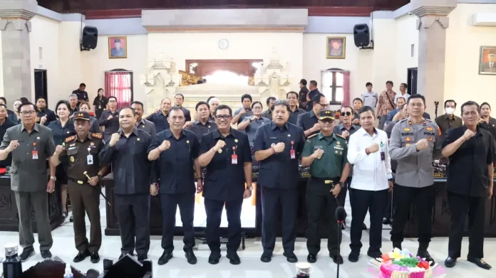Bupati Tabanan I Komang Gede Sanjaya menghadiri Rapat Paripurna DPRD dan memaparkan empat Ranperda strategis sebagai landasan pembangunan berkelanjutan di Tabanan.