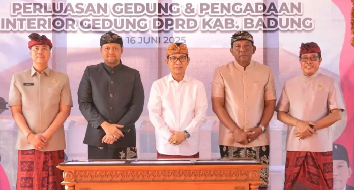 Pembangunan gedung baru Dewan Perwakilan Rakyat Daerah (DPRD) Kabupaten Badung resmi dimulai, ditandai dengan peletakan batu pertama