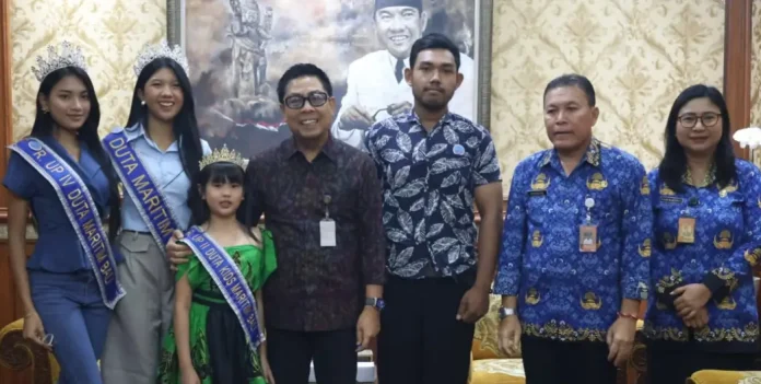 Wakil Wali Kota Denpasar, I Kadek Agus Arya Wibawa, menyambut audiensi dari Forum Maritim Bali di Kantor Wali Kota Denpasar