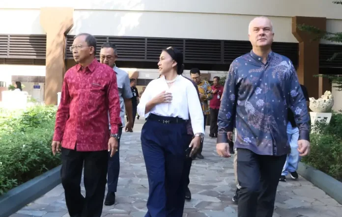 Kunjungi RS Bali International Hospital, Gubernur Koster Apresiasi Keterlibatan Tenaga Lokal