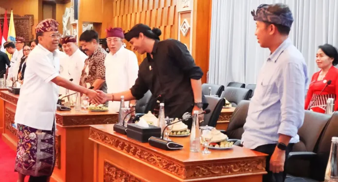 Dalam forum koordinasi percepatan layanan kesehatan yang digelar di Gedung Kerthasabha, Jayasabha, Denpasar pada Kamis 12 Juni 2025