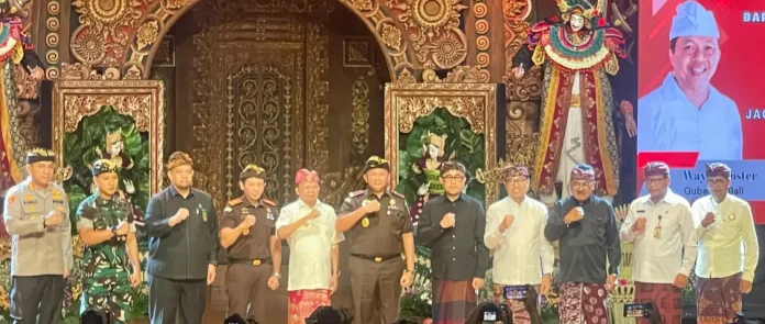 Gubernur Bali Wayan Koster bersama Kepala Kejaksaan Tinggi Bali, Dr. Ketut Sumedana, meresmikan Bale Kertha Adhyaksa di Denpasar