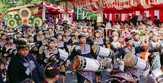 Di balik kemeriahan Pesta Kesenian Bali (PKB) ke-47, terdapat narasi panjang mengenai pelestarian budaya dan regenerasi seni