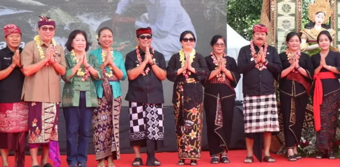 Suasana meriah menyelimuti kawasan DTW Jatiluwih, Kecamatan Penebel, saat Festival Jatiluwih ke-6 resmi dibuka pada Sabtu (19/7/2025).